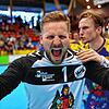 HSG-Torwart Maximilian Wolf feiert den 32:27-Sieg seiner Mannschaft im ersten Finalspiel, an dem er mit einer starken Leistung gehörigen ...