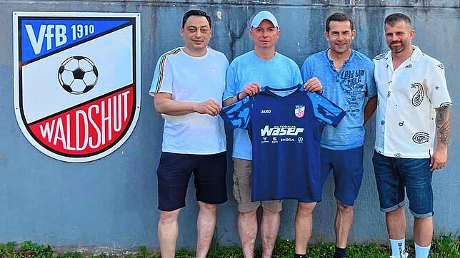 Gut aufgestellt: Sportchef Vesel Alidemaj (rechts) freut sich, dass sich drei „echte VfB-ler“ als Trainerteam für die 2. Mannschaft des ...