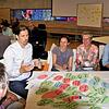 Der Geschäftsführer der Energieagentur Landkreis Lörrach, Jan Münster (weißes Hemd), geht beim ersten Informationabend zur energetischen ...