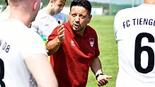 Engagiert: Im zehnten Jahr trainiert der 47-jährige Vincenzo Leggio die &bdquo;Zweite&ldquo; des FC Tiengen 08. Der Aufstieg in die ...