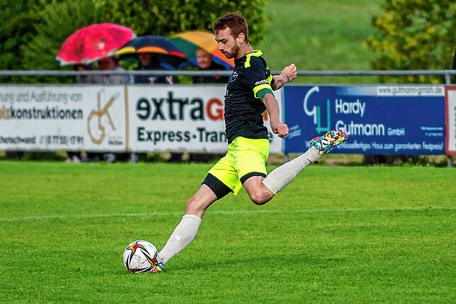 Torgefährlich: Trainer Christian Schnurr ist auch der beste Torschütze seines Teams. Spezialität: Distanzschüsse.