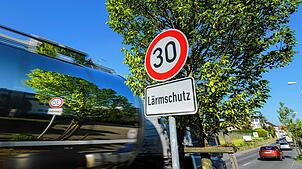 Tempo 30 vom Ortseingang bis zum Ausgang sieht der aktuelle Lärmaktionsplan für Minseln vor. Foto: Felix Kästle, dpa