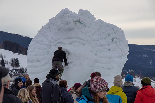 Bild 6: Eiskalte Kunst entsteht beim dritten Schneeskulpturenfestival in Bernau