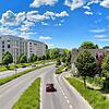Sechs Gebäude, vier davon sind oder werden Hotels. Ganz links die Baustelle für das 300-Zimmer-Haus, das das größte Hotel der Stadt ...