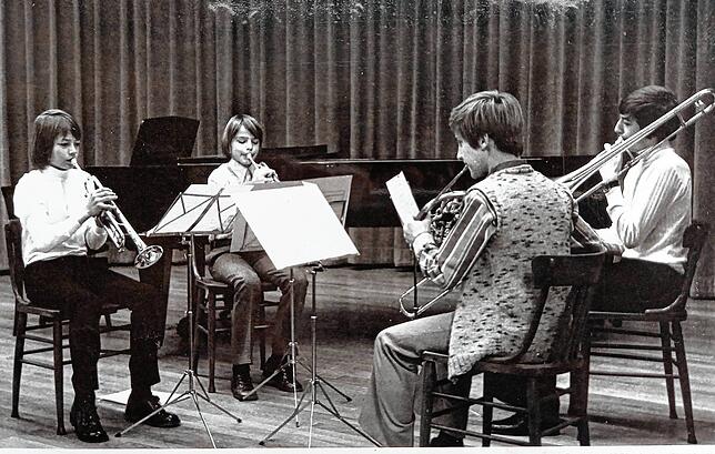 Das Blechbläserquartett aus Radolfzell holt beim Bundeswettbewerb „Jugend musiziert“ in Trossingen 1973 den ersten Preis ...