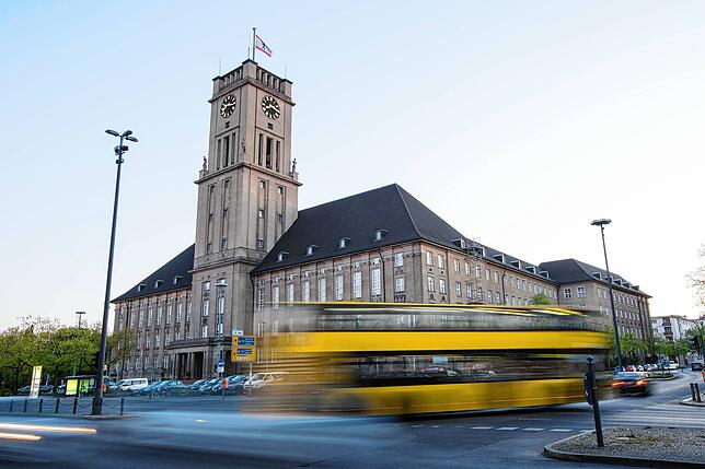 Das Schöneberger Rathaus: Herrschaftliche Gebäude aus der Kaiserzeit bergen bis heute selbstbewusste Teil-Administrationen.