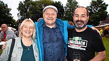 Bild : Besucher feiern trotz Regen auf 34. Walder Dorffest
