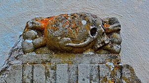 Memento Mori – Gedenke Deiner Sterblichkeit! Symbole wie Totenschädel, Knochen, Sanduhren oder auch Seifenblasen finden sich bis weit ...