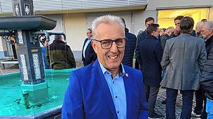 Manfred Ossola bleibt Bürgermeister von Aach. Er gewann die Bürgermeisterwahl am Sonntag haushoch.