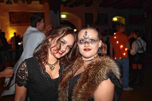 Bild 22: Schaurig-schöne Partystimmung mit Kürbis und Zombies