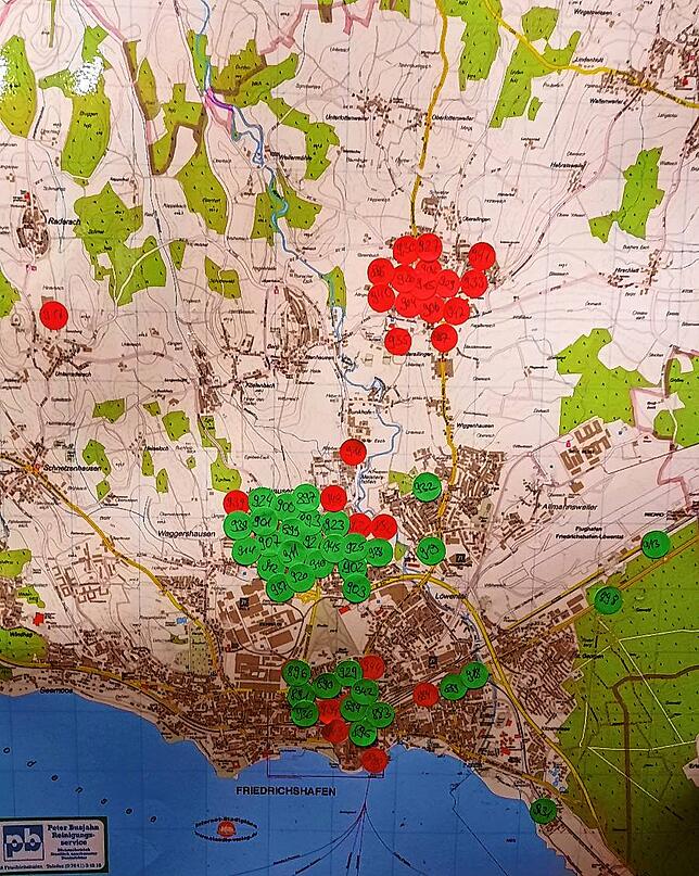 Die Einsatzkarte der Feuerwehr, aufgenommen in der Nacht von Mittwoch auf Donnerstag: Grün markiert werden abgeschlossenen Einsätze, rot ...