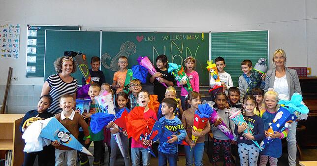 Die Grundschule Wollmatingen mit Ihrer Klasse 1a und den Klassenlehrerinnen Frau Katja Leutheuser und Uta König.