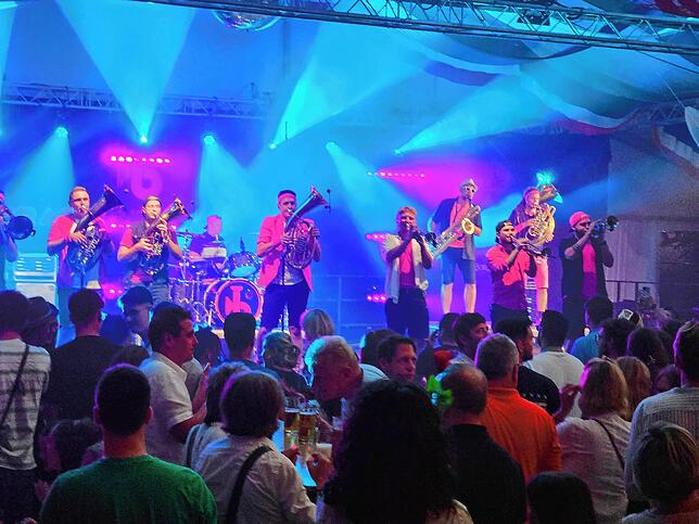 Bild 21: Chilbi 2024: Gute Laune beim Brassabend mit Brasstastisch und Brasslufthamma
