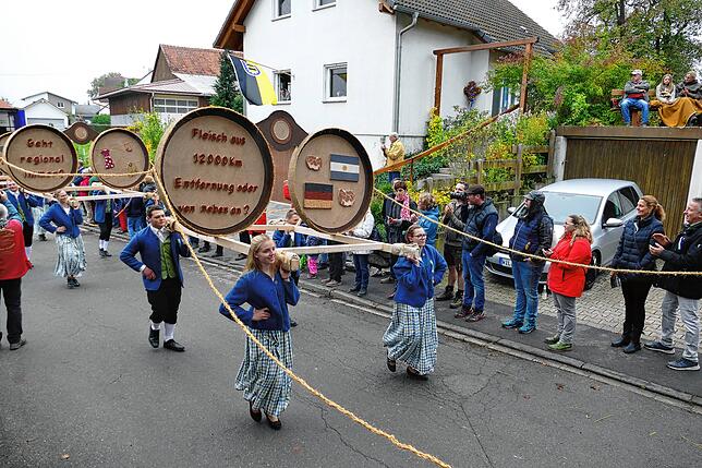 Bild 16: Ein toller Festumzug lockt Besucher zum Kreiserntedankfest nach Mundelfingen