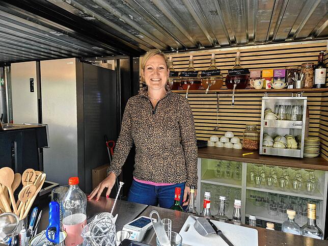 Die „Minibar“ – hier Chefin Sam Dilnot – ist wieder am Rathaus zu finden. Mit ihrem Testlauf im vergangenen Jahr haben die Betreiber den ...
