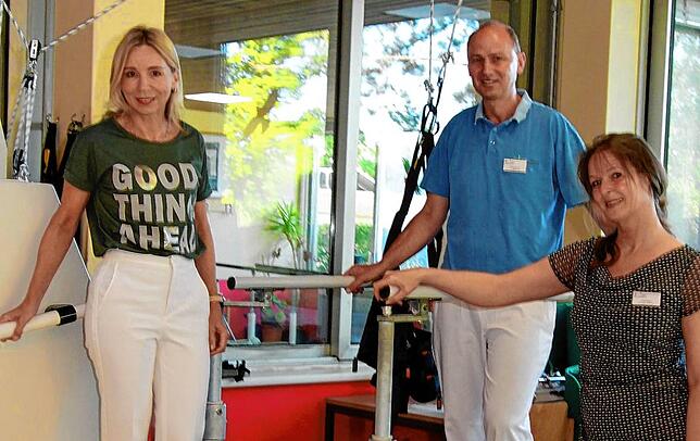Jeder Kilometer für das Laufband zählt, sind sich Barbara Martetschläger (l.), Stefan Daub und Tanja Kranz vom Hegau-Jugendwerk sicher.
