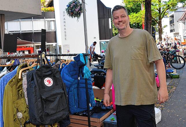 Bild 3: Reges Treiben auf dem Flohmarkt in Markdorf