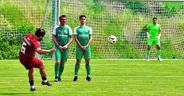 Bild 4: SV Waldhaus II gewinnt Kellerduell gegen DTFV Bad Säckingen mit 2:1 – und wir haben Fotos!