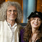 Kommunarde Rainer Langhans posiert mit Uschi Obermaier 2007 in der Fernsehsendung „Beckmann“.