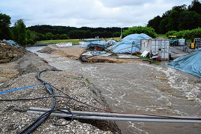 Bild 10: Bilder von der erneut überfluteten L194 bei der Brücken-Baustelle am Stockacher Freibad
