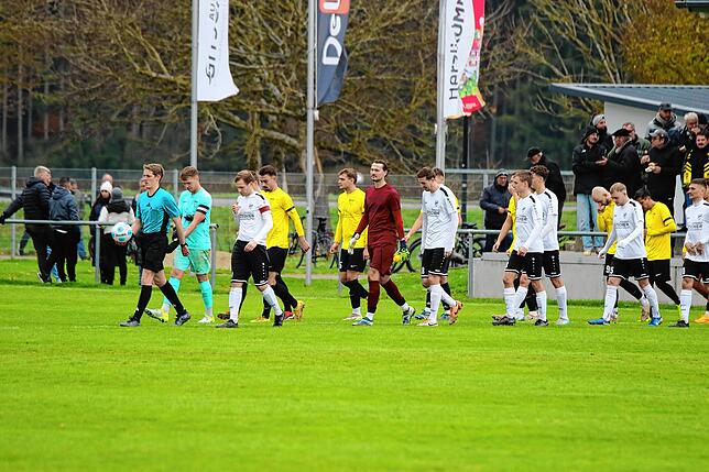 Bild 2: Unsere Bildergalerie zum Bezirksliga-Duell zwischen dem SV Denkingen dem FC Öhningen-Gaienhofen