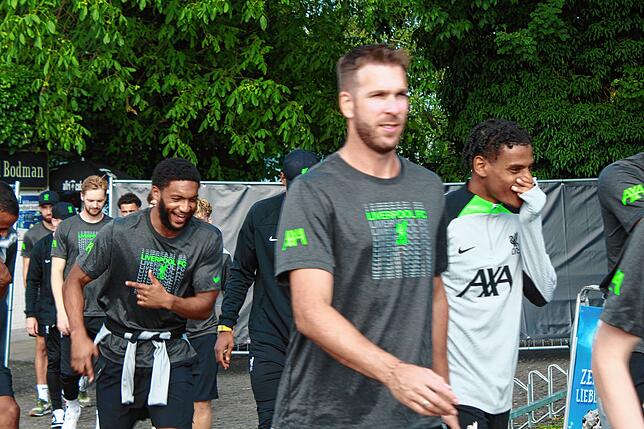 Bild 15: Der FC Liverpool entspannt im Strandbad Bodman