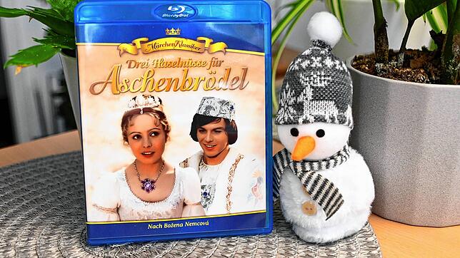 Dank Blu Ray kann der Film &bdquo;Drei Haselnüsse für Aschenbrödel&ldquo; rund ums Jahr laufen.
