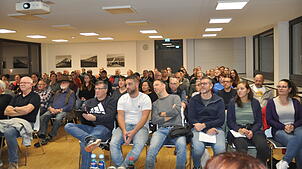 Der Städtlesaal ist bei der Vereinsbesprechung mit der Stadt Blumberg voll besetzt. Bild: Hans Herrmann