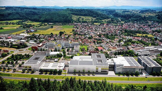 In dreistöckigen Neubauten entlang der B317 soll die Produktion bei Endress und Hauser in Maulburg effizienter gestaltet werden. Hier ...