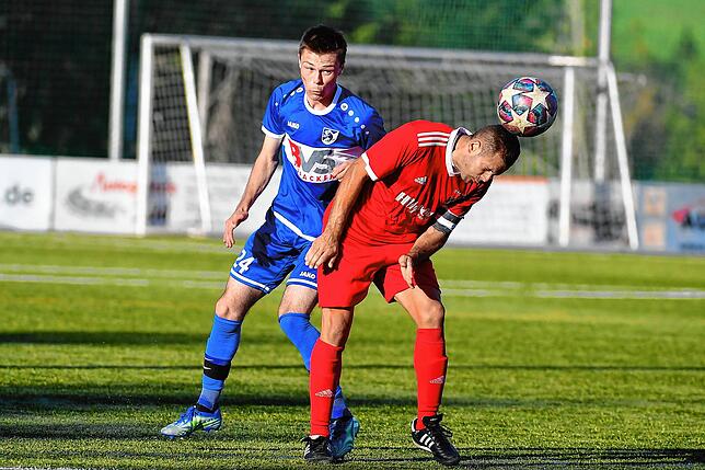 Bild 2: Spitzenreiter FC Erzingen setzt sich mit 5:0 beim FC RW Weilheim durch &ndash; und wir haben die Bilder!
