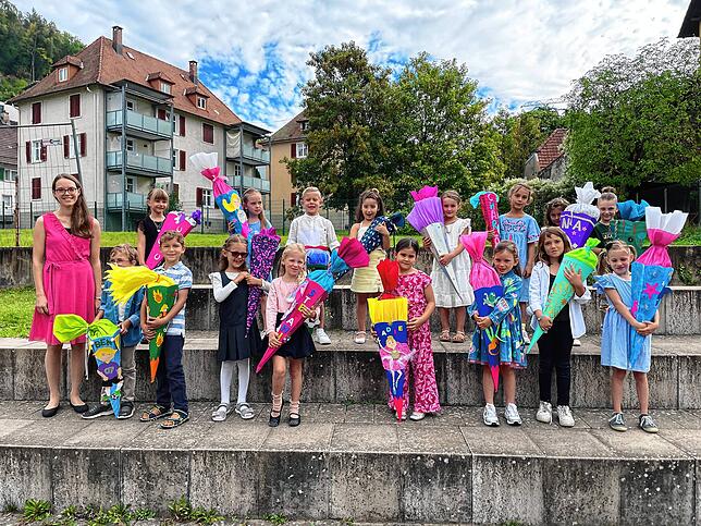 16 Jungen und Mädchen wurden in die Klasse 1a der Christlichen Schule Hochrhein in Waldshut eingeschult. Klassenlehrerin ist Jana Carstens.