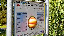 &bdquo;Der Planetenweg Lauterbach&ldquo; beginnt direkt unter der Sonnenkugel vor dem Gedächtnishaus auf dem Mooswaldkopf.