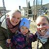 So ein Betreuungsschlüssel ist einmalig: die Erzieherinnen Stefanie Schmidt und Sandra Kohn mit dem einen Kind, das an diesem Tag die ...