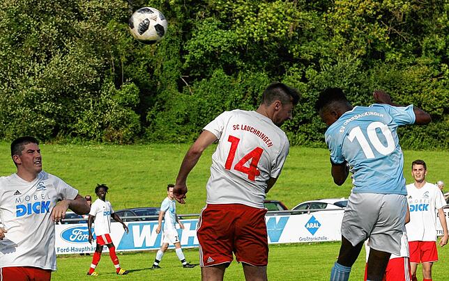 Bild 11: SV Obersäckingen gewinnt gegen den SC Lauchringen mit 2:0 &ndash; und wir haben die Bilder!