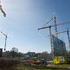 Die Kräne an der Baustelle für das geplante Tagungszentrum Maxx-e-motion und Hotel an der Reichenaustraße stehen. Vorläufig drehen sie ...