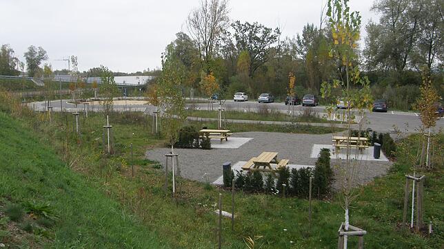 Beim neuen Kindlebildparkplatz ist vor einigen Wochen der neue Rastplatz fertiggestellt worden. Nun lässt die Gemeinde Reichenau noch ...