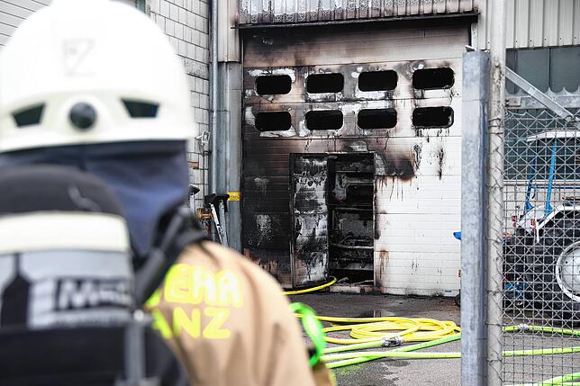 Bild 1: Einsatzkräfte verhindern Schlimmeres – Bilder vom Brand im Industriegebiet
