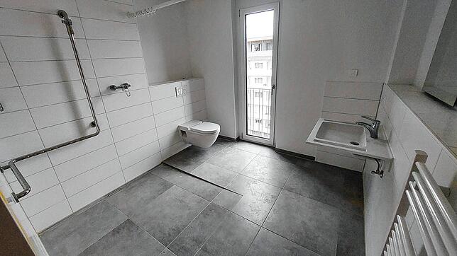 So sieht das Bad in einer Zwei-Zimmer-Wohnung im künftigen Seniorenwohnen mit Service aus.