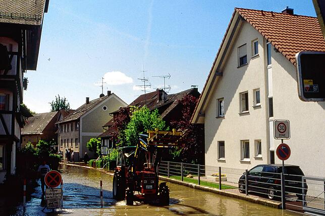 Bild 24: Archivfotos vom Hochwasser 1999: Reichenau vom Festland abgeschnitten