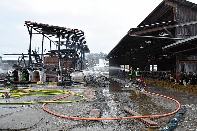 Bild 6: Bilder vom Großbrand eines Ökonomiegebäudes in Orsingen