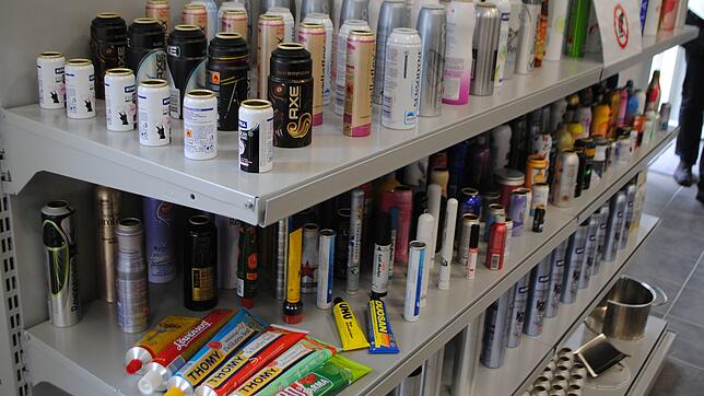 Aluminium-Dosen: Wer regelmäßig Senf und Tomatenmark in der Tube, Klebstofftuben, Deo-Spray, Getränkedosen oder Edding-Stifte kauft, der ...