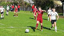 Bild : FC Hochrhein wehrt sich tapfer beim 1:2 gegen Spitzenreiter SV Deggenhausertal &ndash; wir haben Bilder!