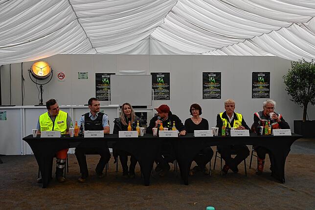Bei der Abschluss-Pressekonferenz vom Southside Festival 2024 (von links): Sven Lederle von den Johannitern, Polizei-Einsatzleiter ...