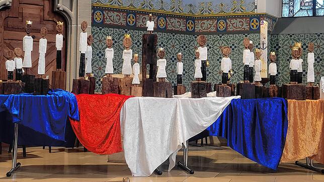 Die Königsfiguren von Ralf Knoblauch bildeten den roten Faden beim ökumenischen Gottesdienst anlässlich der Eröffnung der achten ...
