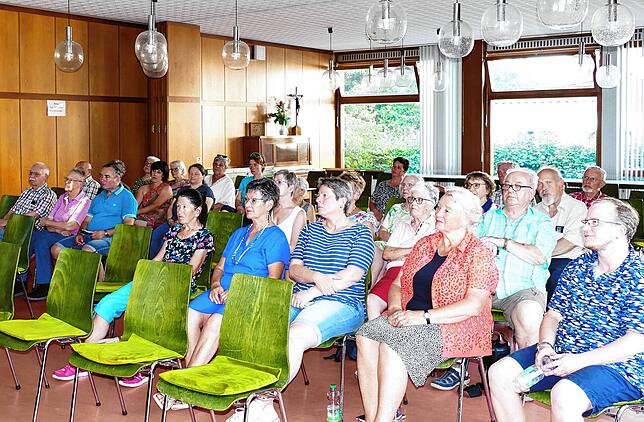 Neben den Verantwortlichen und Mitgliedern des evangelischen Kirchengemeinderates nahmen rund 25&nbsp;Gäste (darunter auch Katholiken) ...