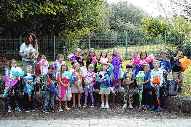 Die erste Klasse der Grundschule Weigheim-Mühlhausen mit Klassenlehrerin Kerstin Schlenker.