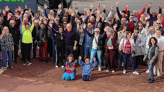 Besuch in La Talaudière zur 30-jährigen Städtepartnerschaft. Hier beim Abschied. In der Mitte Bürgermeisterin Ramona Gonzalez-Grail (La ...