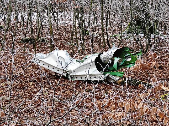 Bild 9: Tödlicher Flugzeugabsturz: Eindrücke von der Bergung des Wracks