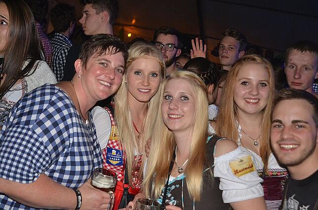 Bild 8: Bilder: Erntedankfest in Weiler startet mit einer großen Party