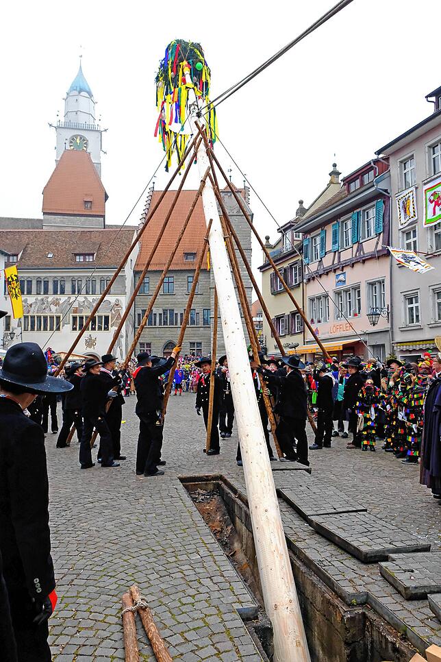 Ob es 2022 ein Narrenbaumstellen mit vielen Zuschauern auf der Hofstatt geben wird? Momentan ist sich die Überlinger Zunft noch nicht ...
